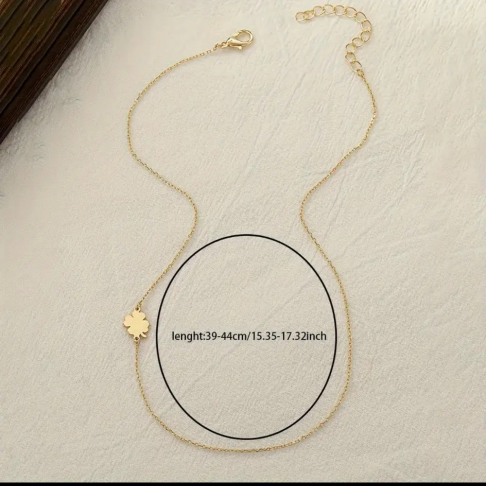 BOGO! Dainty 4 leaf clover Necklace in Gold - Boutique NEW - Picture 4 of 7